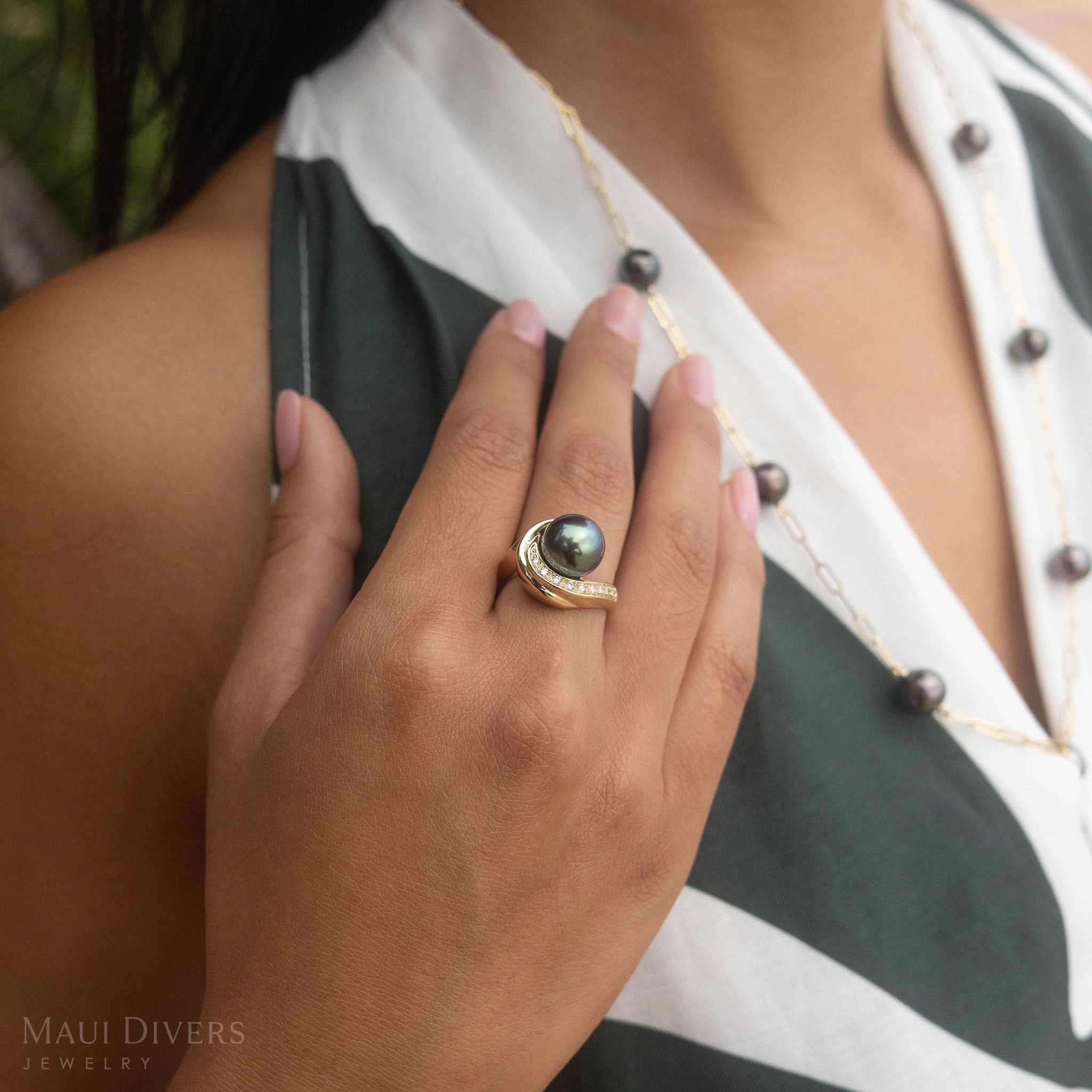 Tahitian Black Pearl Ring in Gold with Diamonds - 10-11mm Travel Look Refined Craftwork