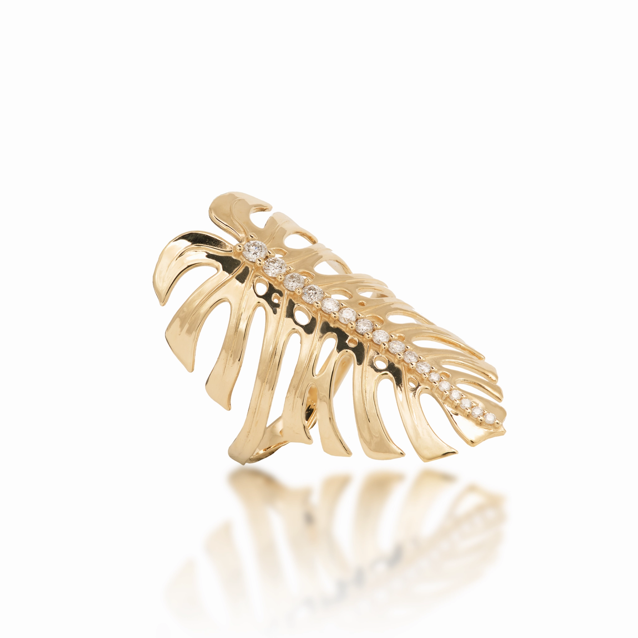 Model Fit Vibrant Feel Monstera Ring in Gold with Diamonds - 32mm