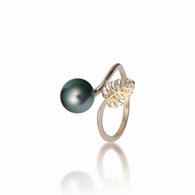Monstera Tahitian Black Pearl Ring in Gold Classic Finish