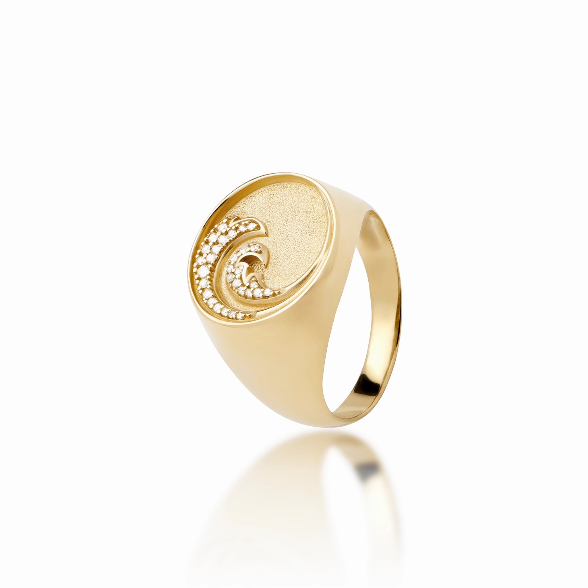 Curved Contour Shiny Features Nalu Ring in Gold with Diamonds - 18mm