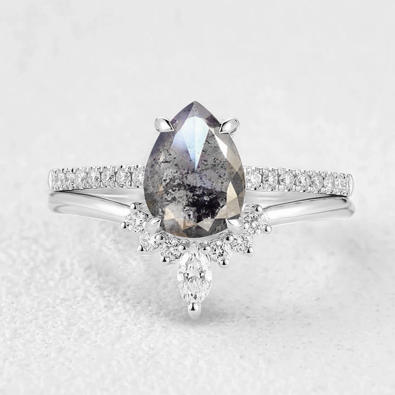 Charming Jewelry Design Light Spark Pear Cut Salt and Pepper Diamonds Stacking Engagement Ring Sets 2pcs