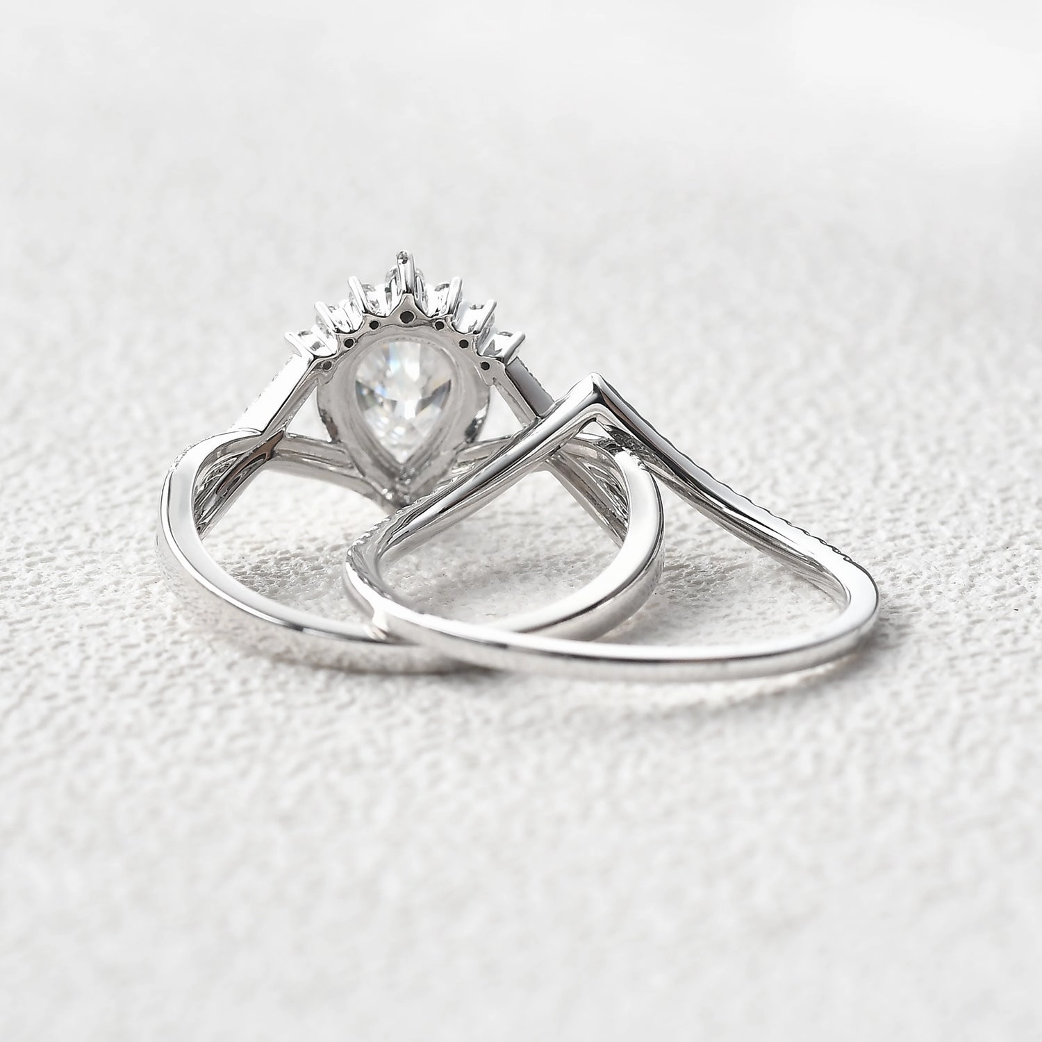 Artistic Mood Pear Shaped Moissanite Infinity Gold Ring Set 2pcs