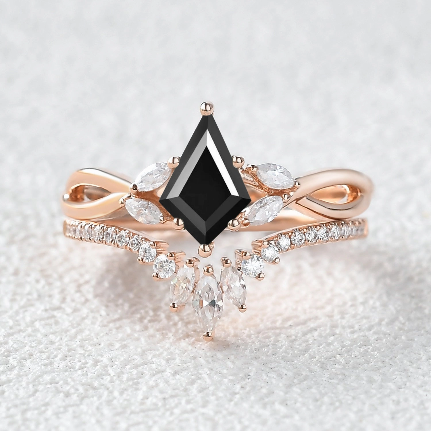 Breezy Style Stylish Form 1.5ct Kite Shaped Black Moissanite Infinity Engagement Ring Sets 2pcs