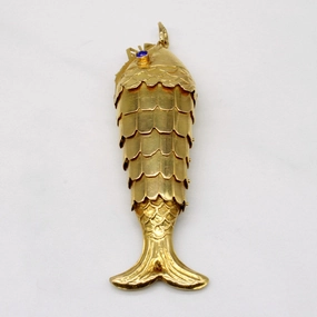 Polished Craft Layered Glow Glass Eye Fish 18k Pendant | 0.10ctw |