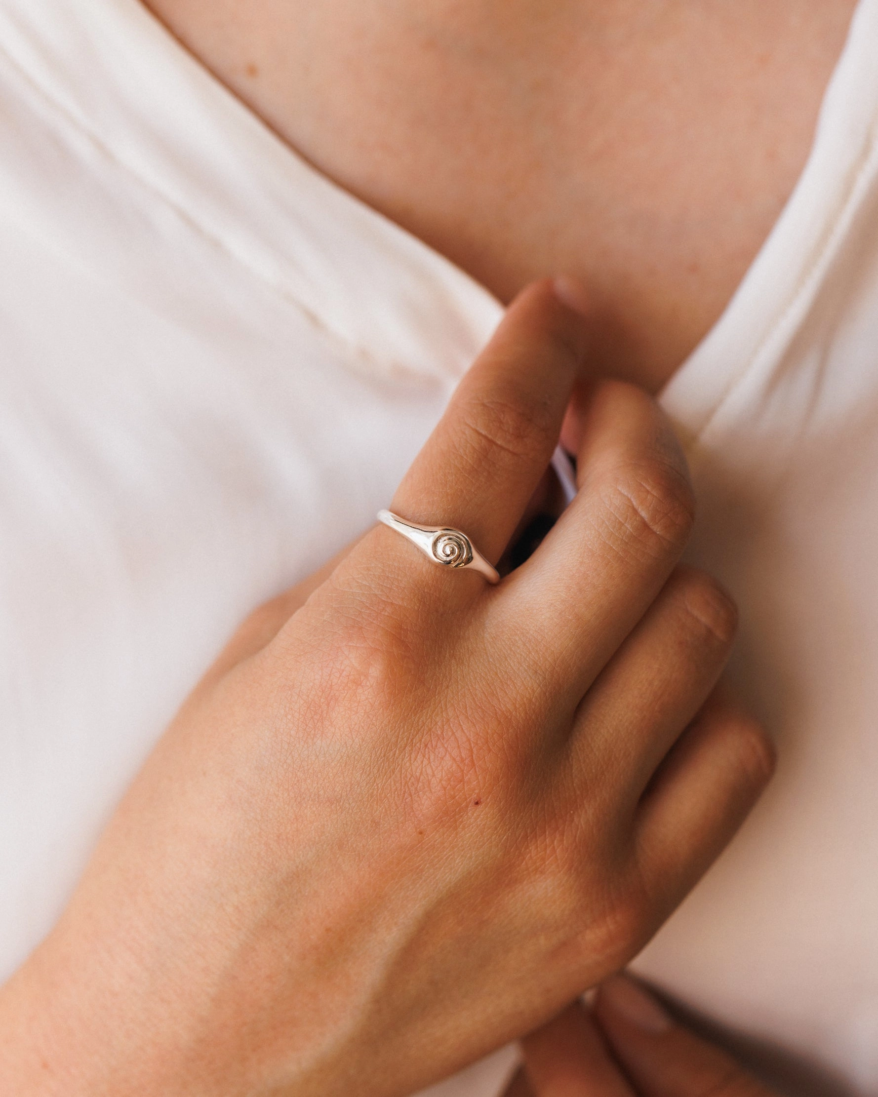 High Polish Minimal Fashion Tidepool Signet Ring