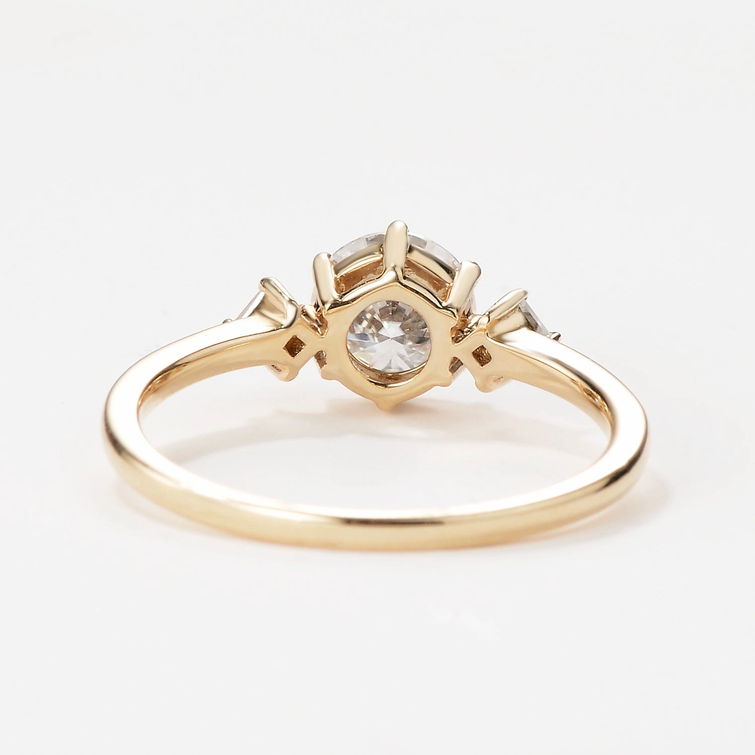 Exclusive Gifts Round Cut Moissanite Classic Three-stone Engagement Ring