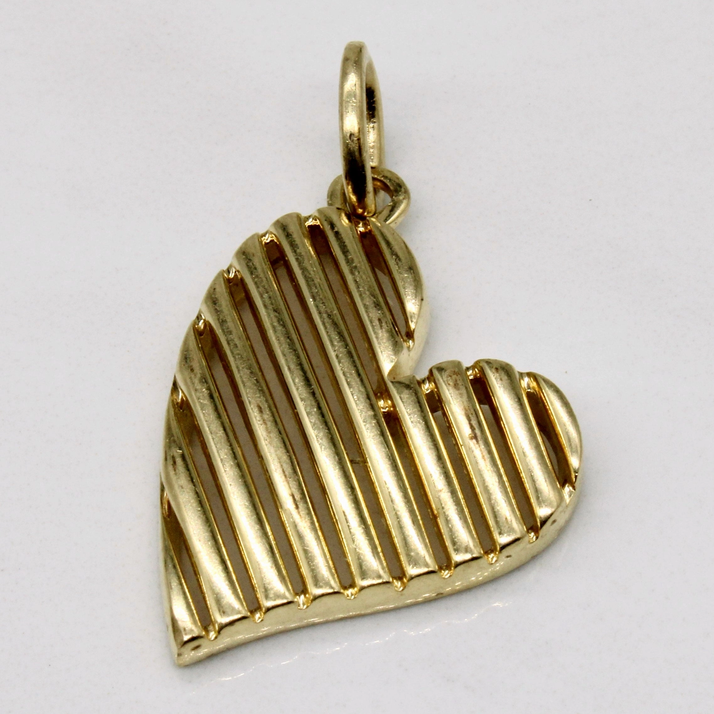 Dynamic Feature 14k Yellow Gold Heart Charm