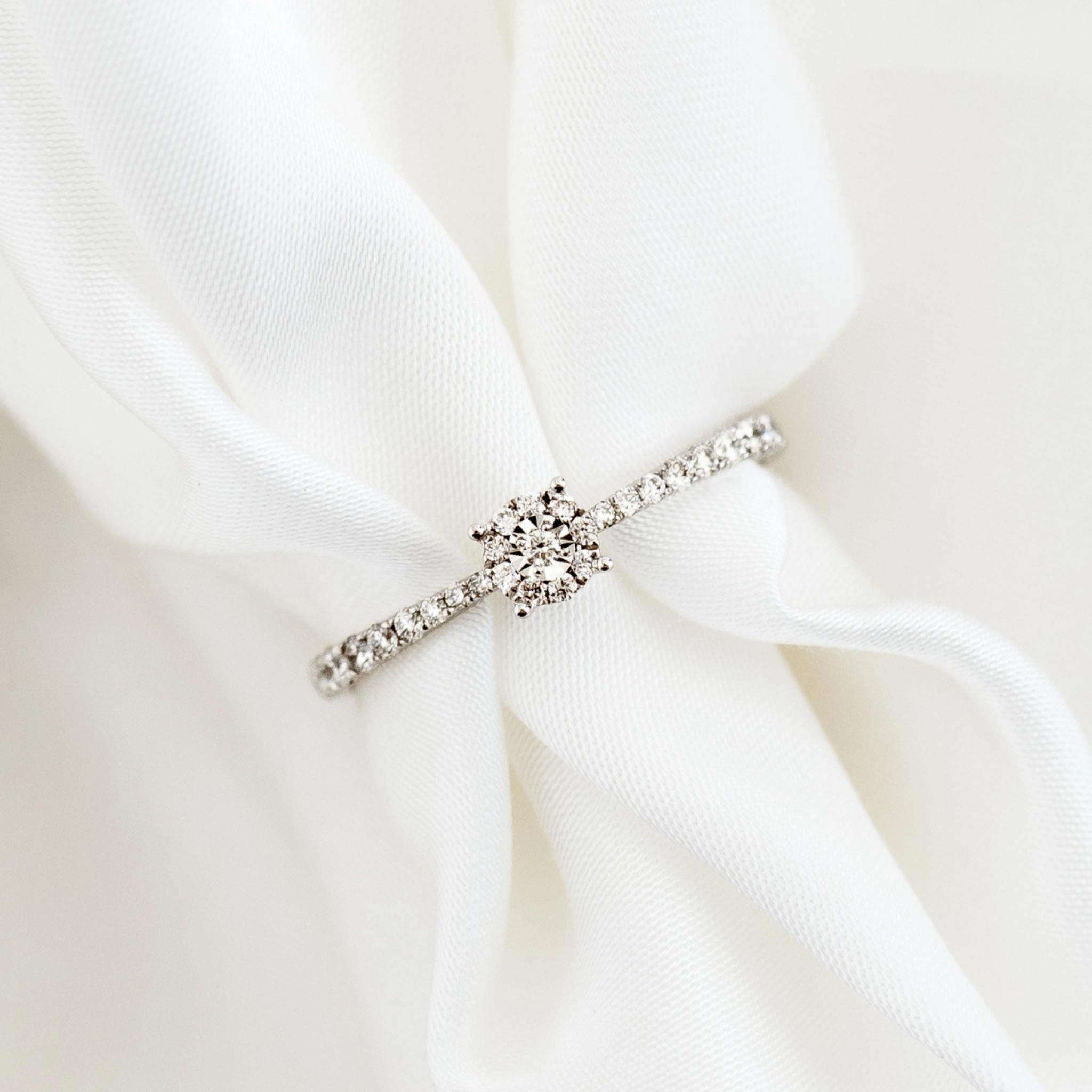 Daily Style Street Chic Round Cluster Diamond Ring White Gold - Brisa