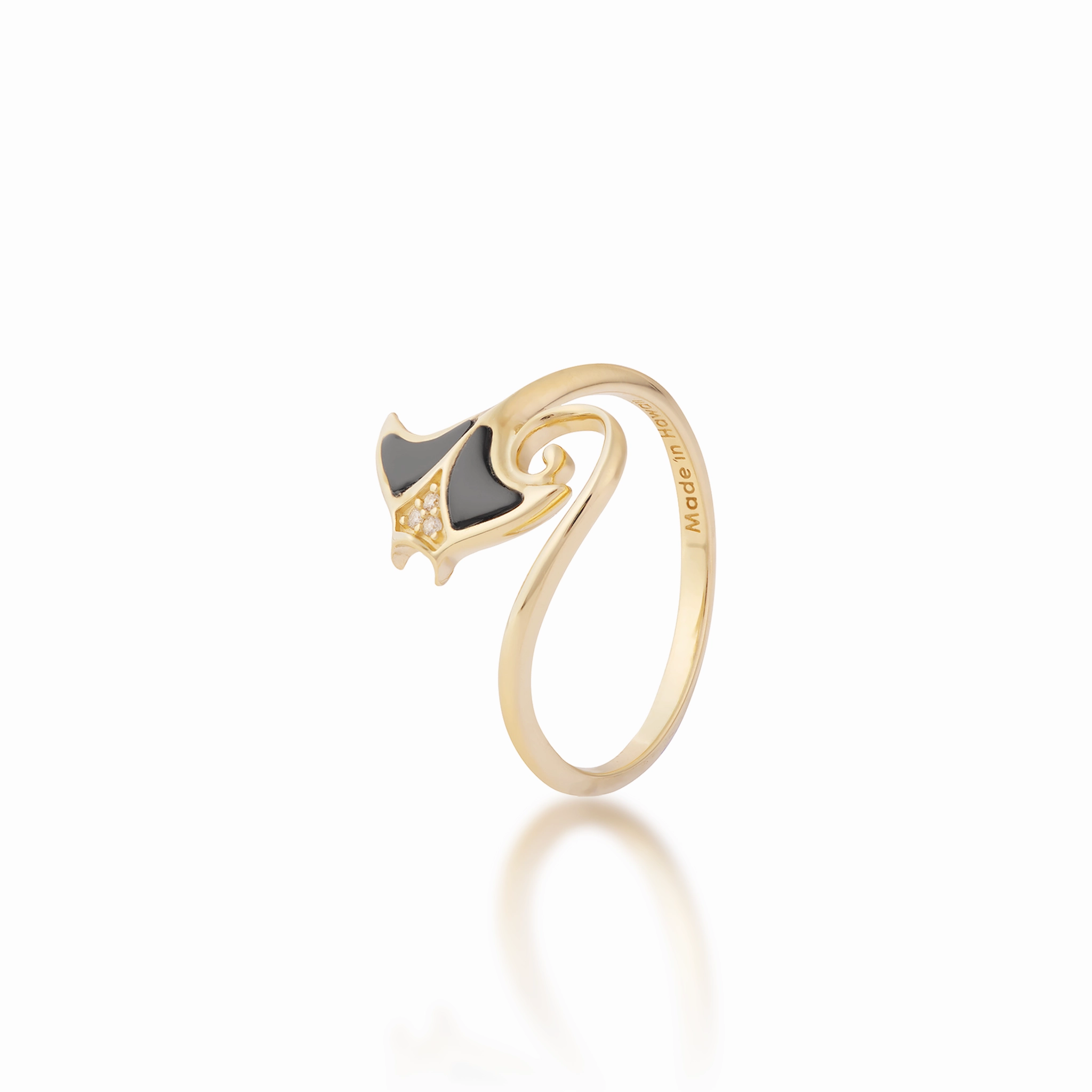 party look Glamorous Design Sealife Manta Ray Black Coral Ring in Gold with Diamonds - 12mm