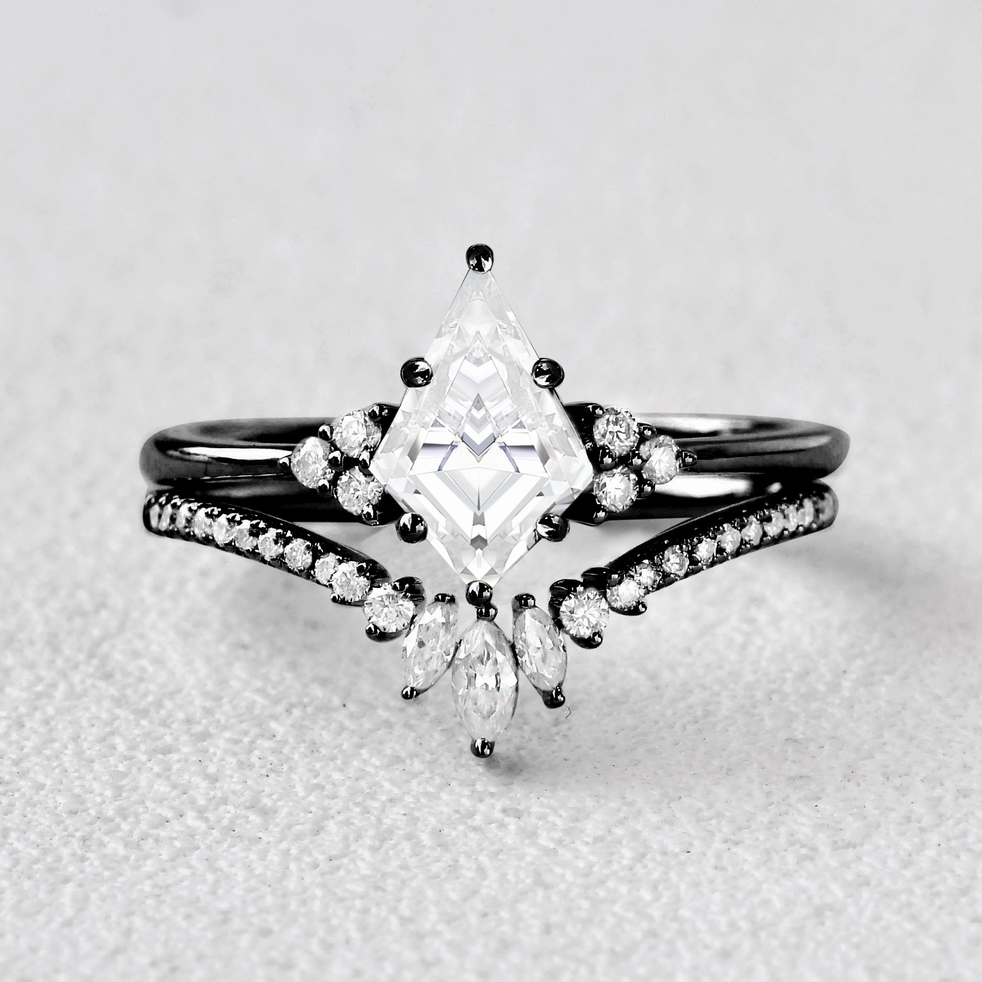 Black Gold Moss Agate Engagement Ring Set 2pcs - Lydia Chic Accessory Low Profile Look