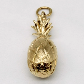 14k Yellow Gold Pineapple Charm Classic Trend Elegant Details