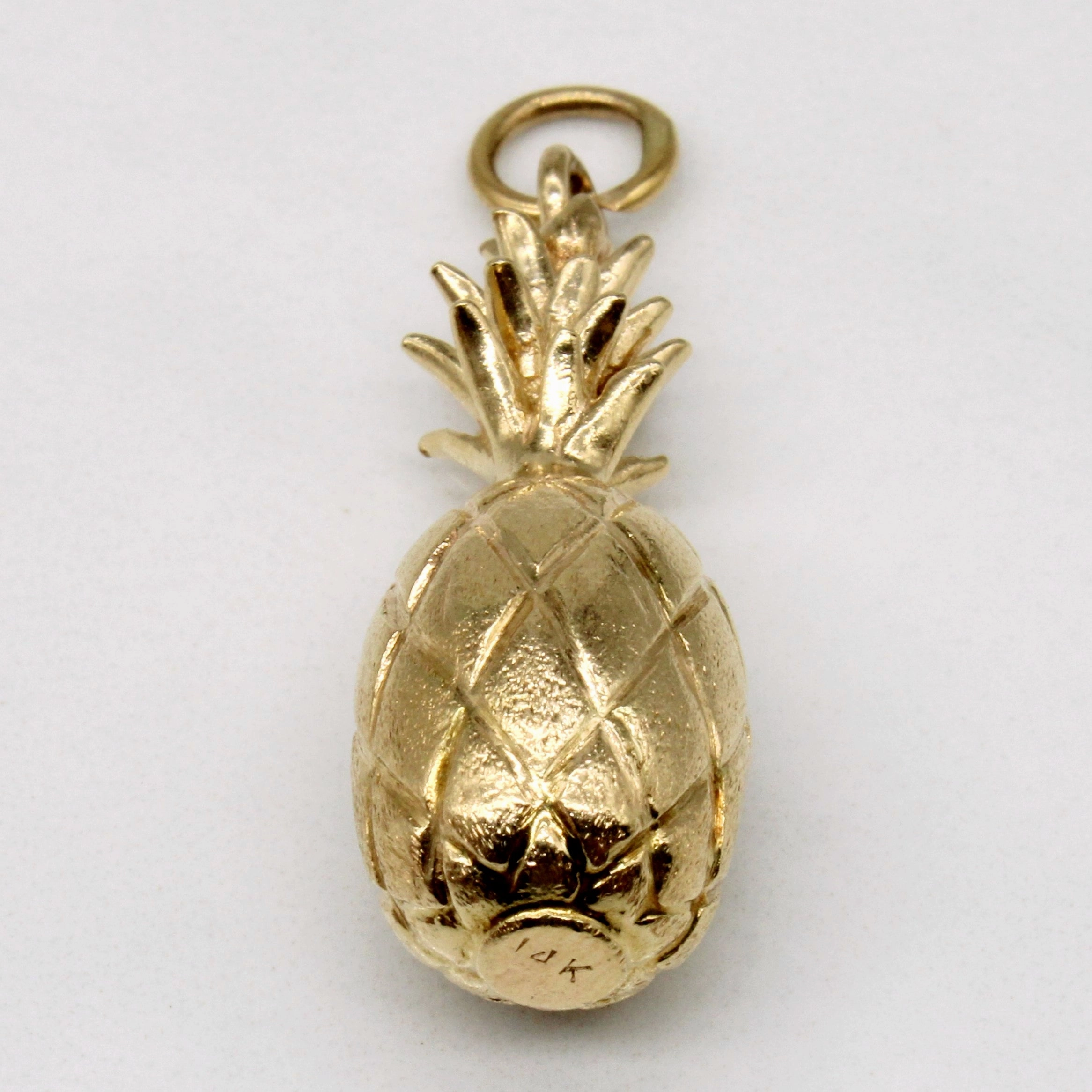 14k Yellow Gold Pineapple Charm Classic Trend Elegant Details