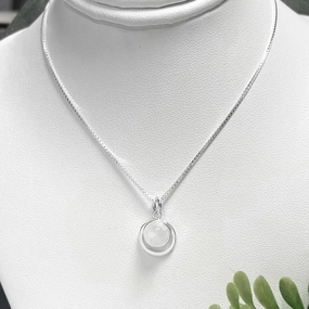 Trendy Addition Fashion Jewelry Look Small Sterling Silver Pedant with Moonstone or Chalcedony
