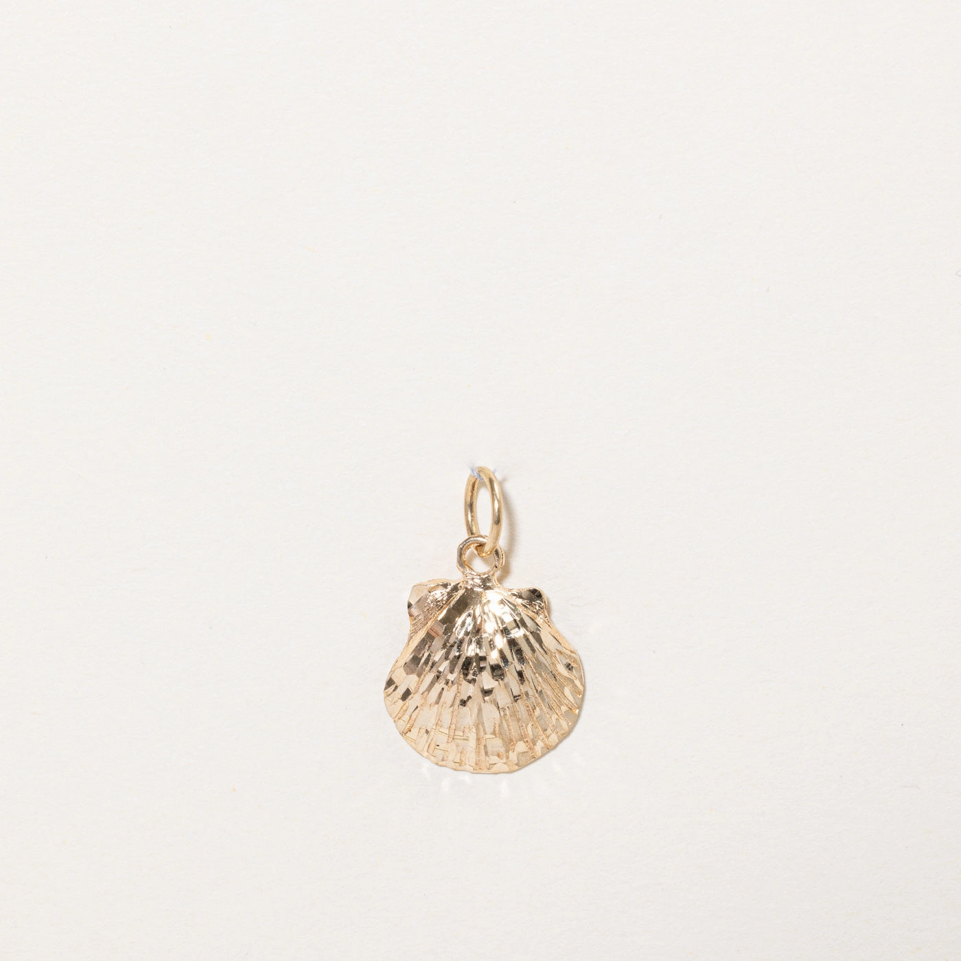 Vibrant Charm Office Style 14k Yellow Gold Sea Shell Charm