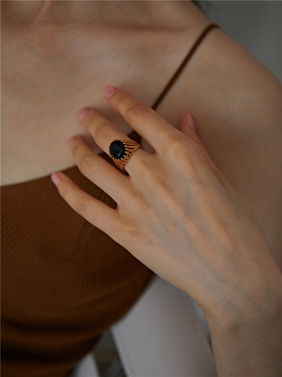 Sousanna 18K Gold Agate Signet Ring Retro Gold Onyx Ring | Gold Signet Dome Ring, Vintage Style Agate Ring, Black Onyx Ring Rhombus Ring Hollow Band Gloss Layer Handcrafted Touch