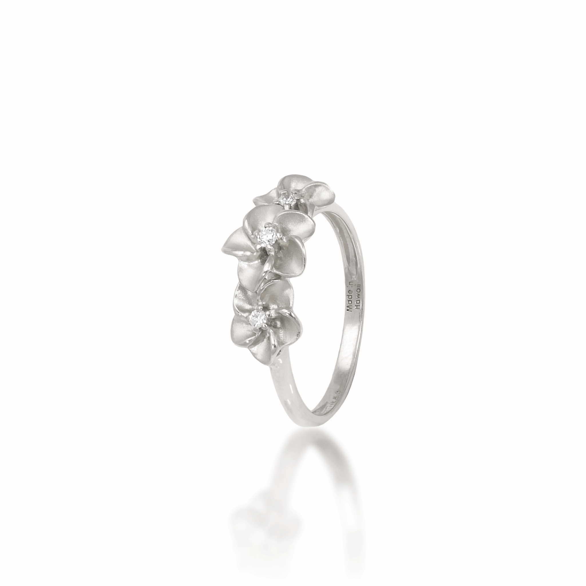 Detail Focus Plumeria Ring in White Gold with Diamonds - 8mm