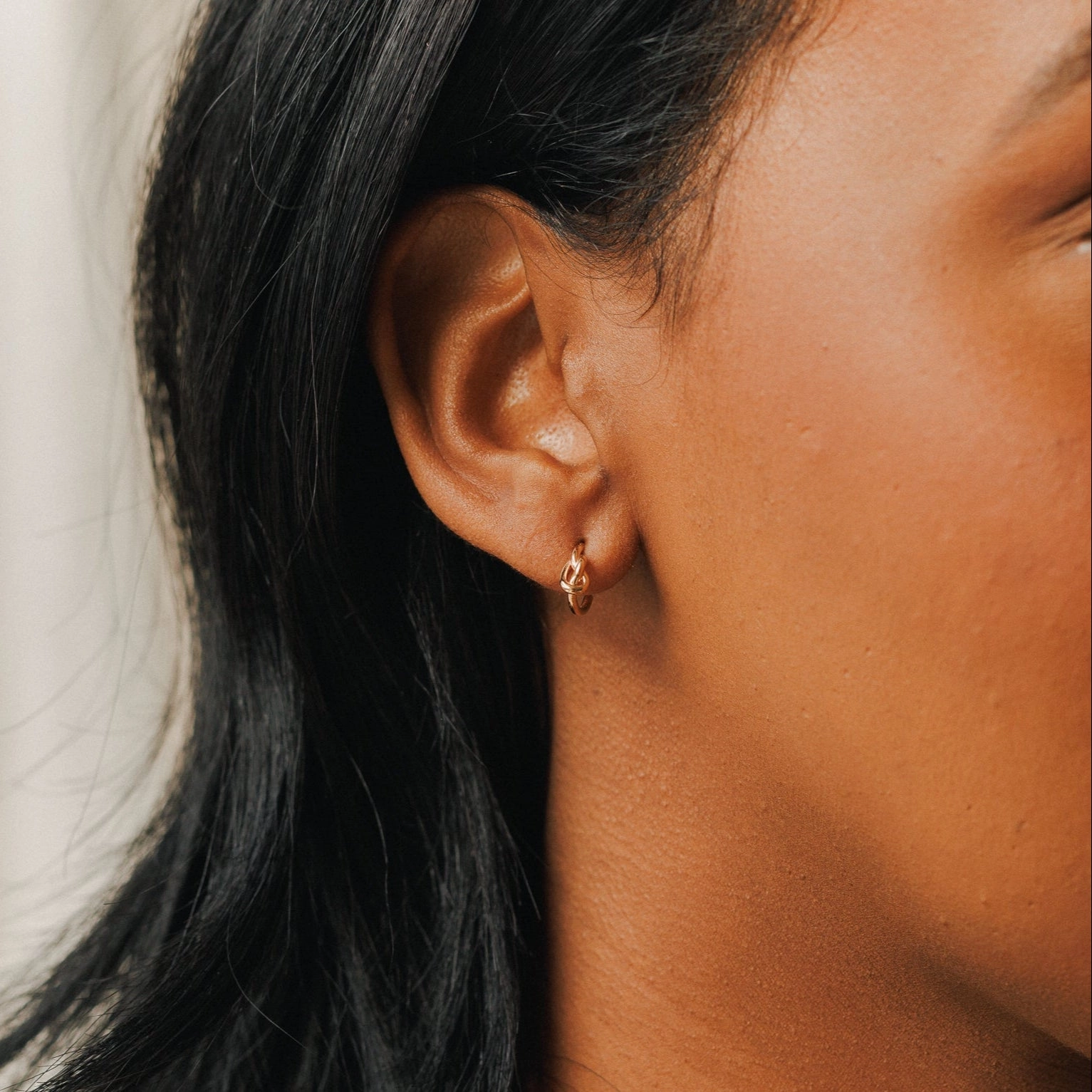 Trendy Glow Eternal Knot Huggies