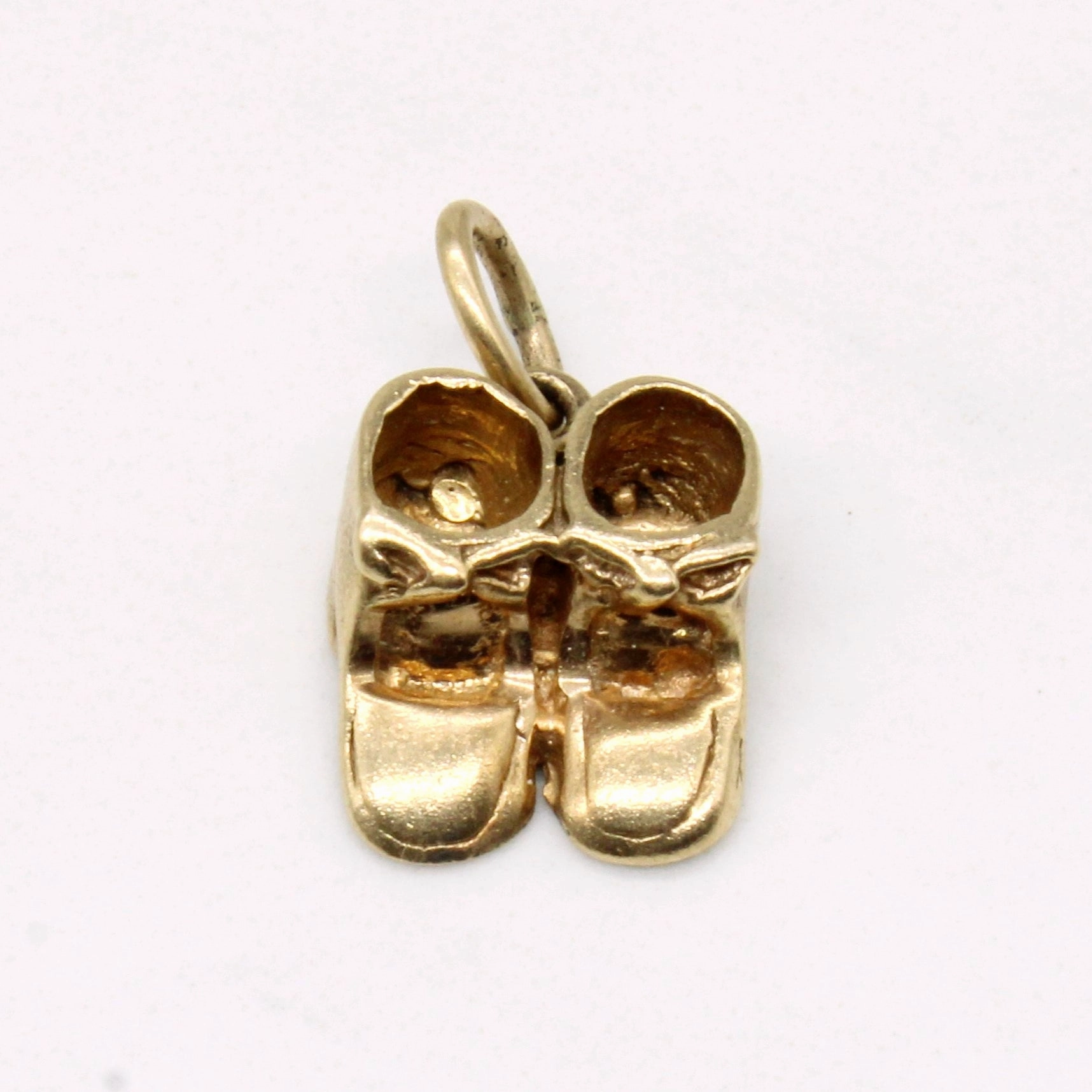 Exquisite finish 10k Yellow Gold Shoe Charm