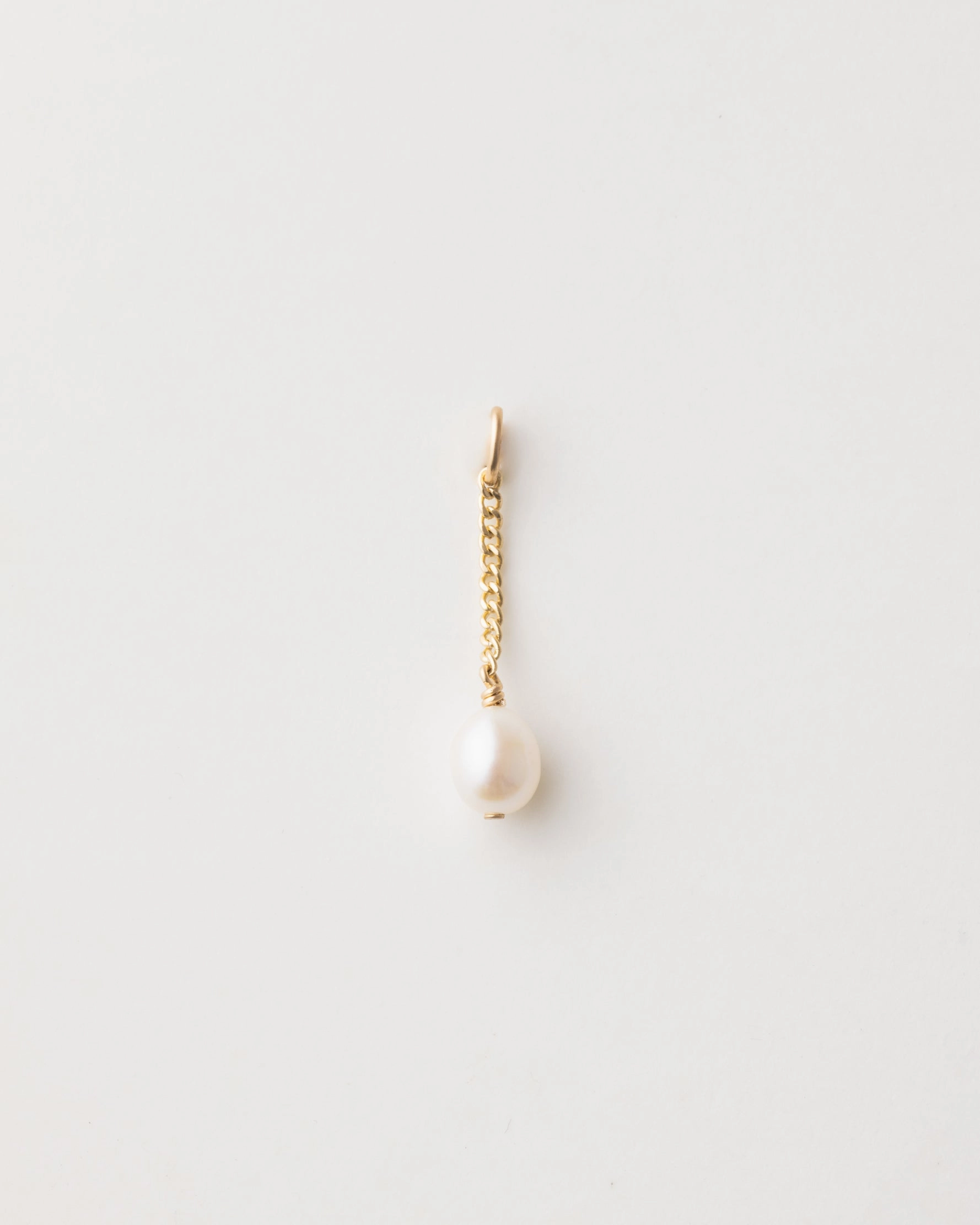 Suspended Pearl Charm Petite Style daily accessory
