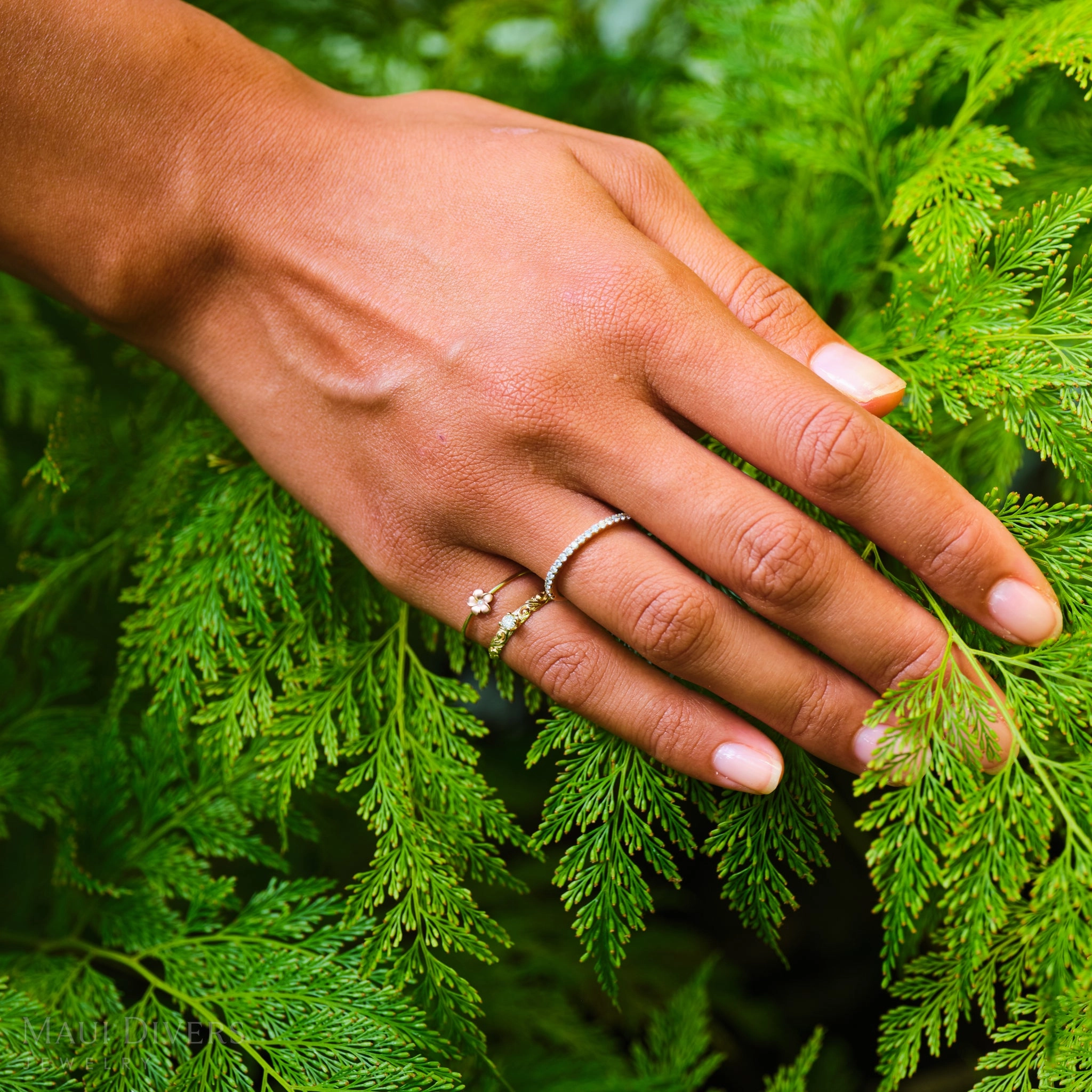 everyday elegance Timeless Shine Pieces Plumeria Ring in Two Tone Gold with Diamond - 5mm