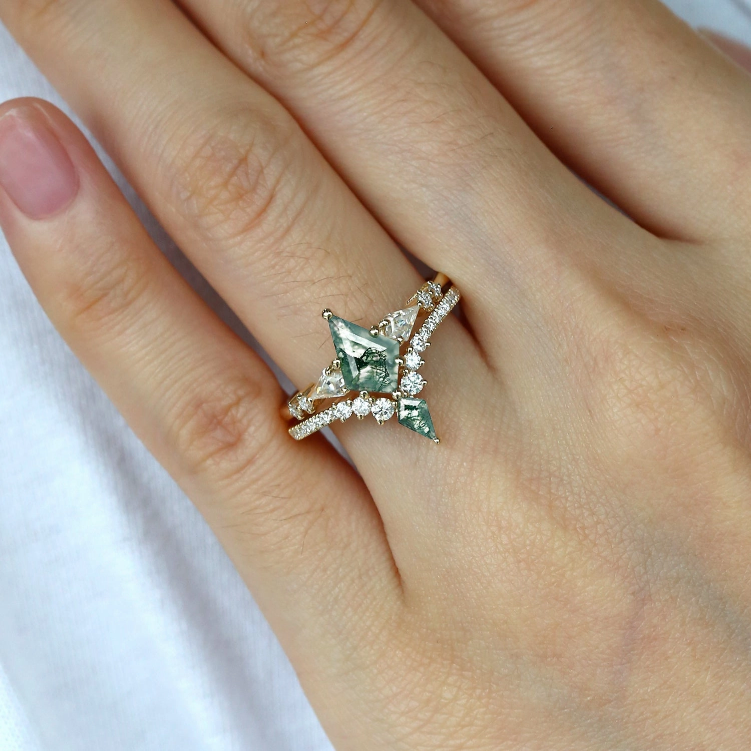 HighEnd Insignia Contemporary Style Twin Flames - Black Gold Women Kite Moss Agate Wedding Ring Sets 2pcs - Zendaya