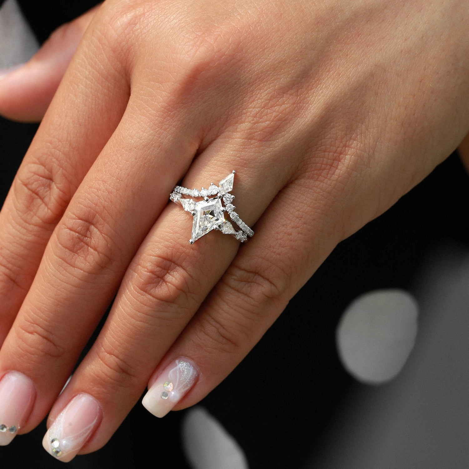 Dazzling Touch Twin Flames - Women Kite Moissanite Wedding Ring Sets 2pcs