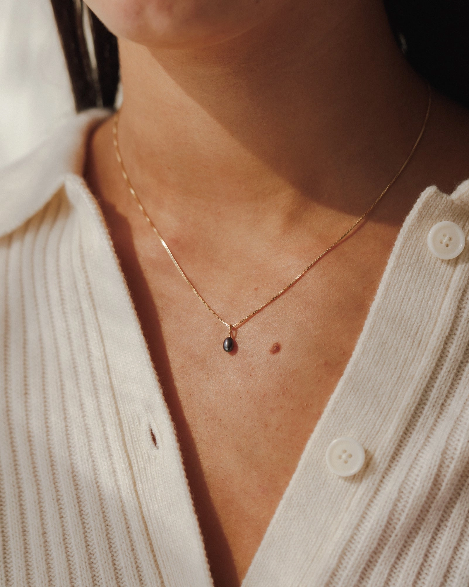 Baby Black Pearl Charm Chic piece Fine Design