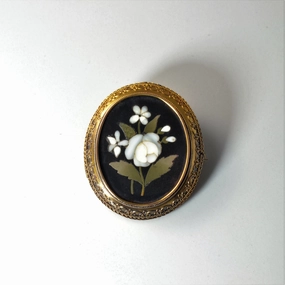 Charming appeal Victorian Mourning Era Brooch |