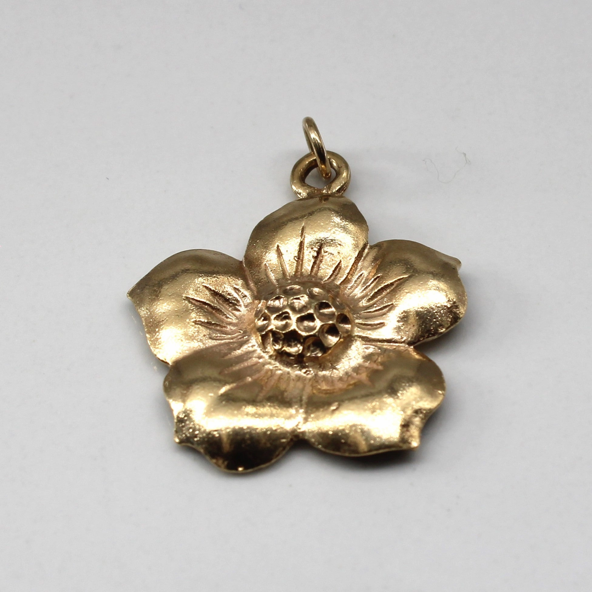 Glossy Vibe Yellow Gold Flower Pendant