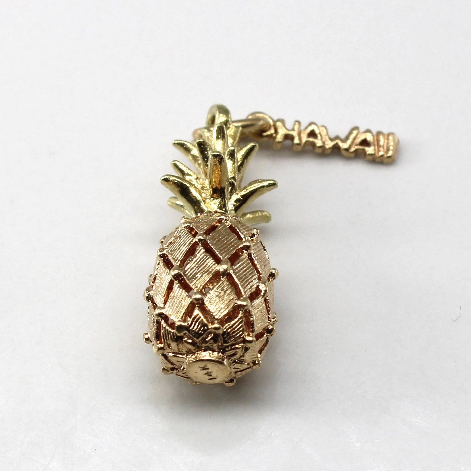 Distinctive Layer Bold Detail Yellow Gold Pineapple Pendant